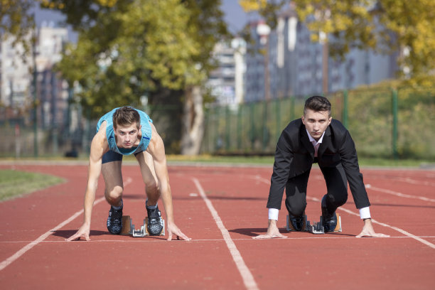 商业隐喻是保持领先，在商业中获胜。图片下载