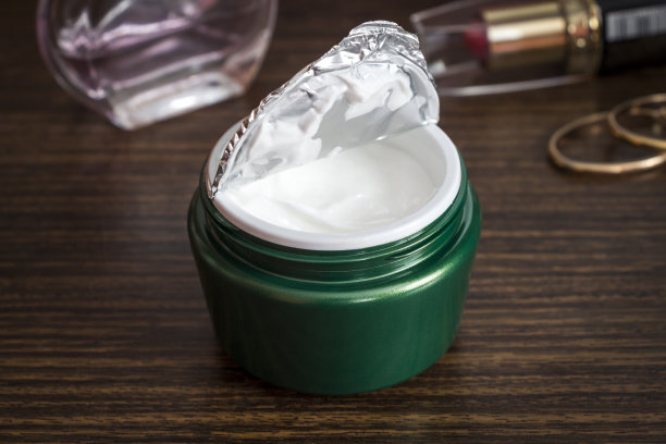 白色的面霜图片下载