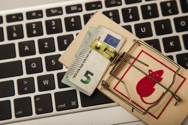 概念照片，呈现了投资互联网的风险，网络犯罪的危险，容易落入陷阱图片下载