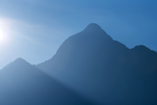 居琅清道山在日落时分，是泰国清迈著名的旅游胜地。图片下载