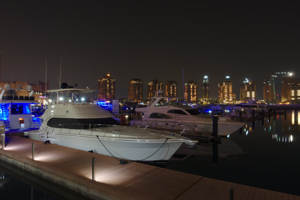 卡塔尔多哈阿拉伯港豪华游艇夜景摄影图片下载