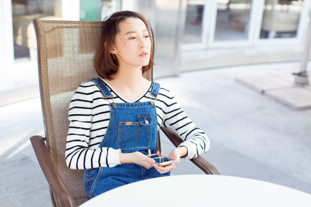 玩手机图片素材ID：316020438