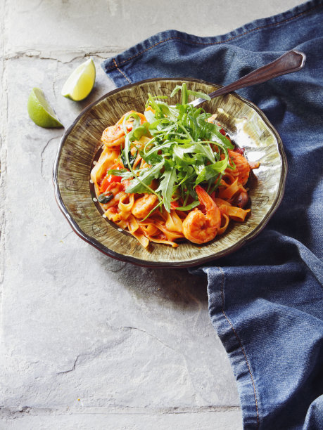 蕃茄酱面和大虾图片下载