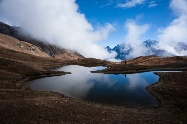 壮丽的山景图片下载