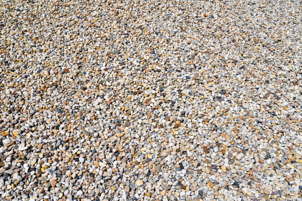 砾石采石在砾石坑中采石和沙子的，以砾石为背景素材图片