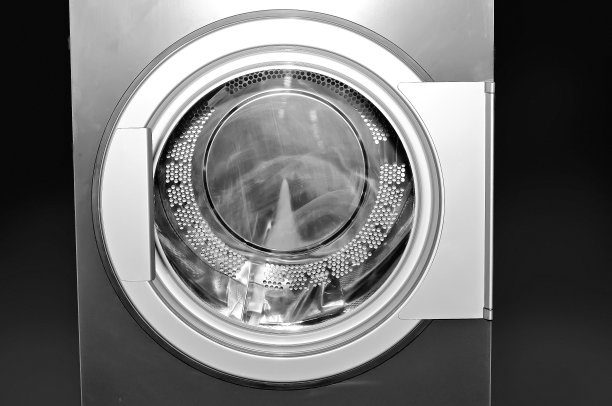 工业洗衣机的圆形装货口图片下载