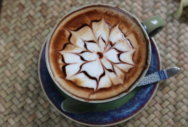 咖啡拿铁艺术顶视图热饮美丽的背景杯图案复古设计陶瓷图片下载