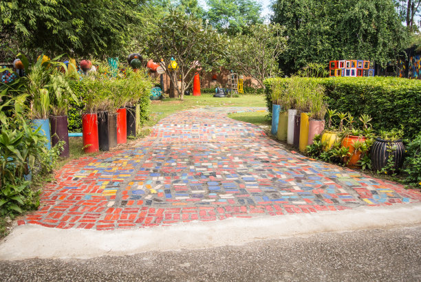 雕塑泰国陶瓷是现代陶瓷产品的艺术花园图片下载