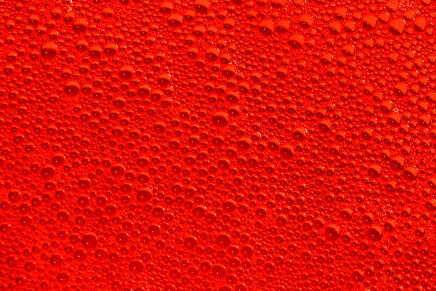 红色液体肥皂泡沫作为背景图片下载