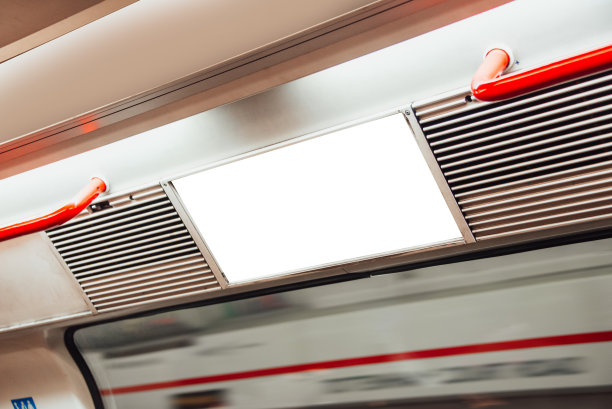 地铁内的广告牌素材图片