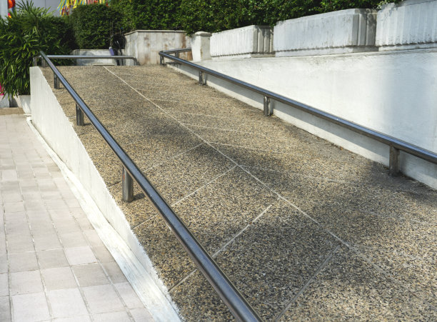 楼梯、走道的栏杆和户外照片图片下载