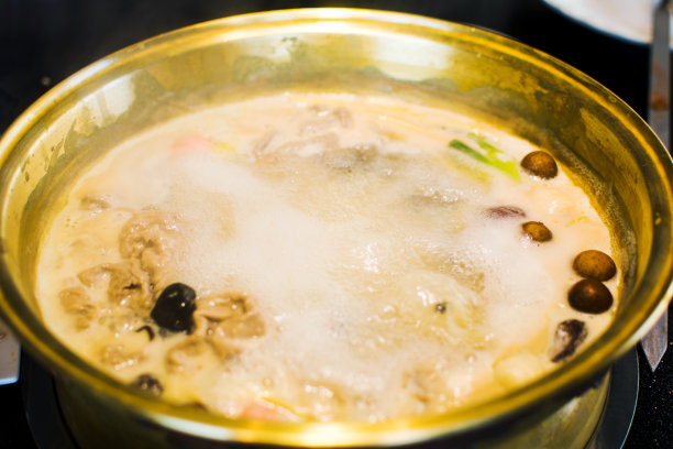 滚烫的火锅近了图片下载