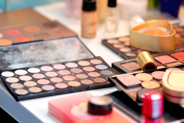 美容师使用的化妆品图片下载