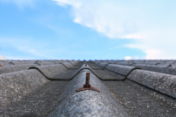 水泥瓦屋顶纹理背景选择焦点与浅景深的领域。图片下载