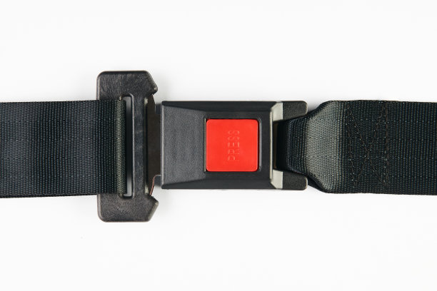系紧安全带隔离在白色背景，特写。Safet图片下载