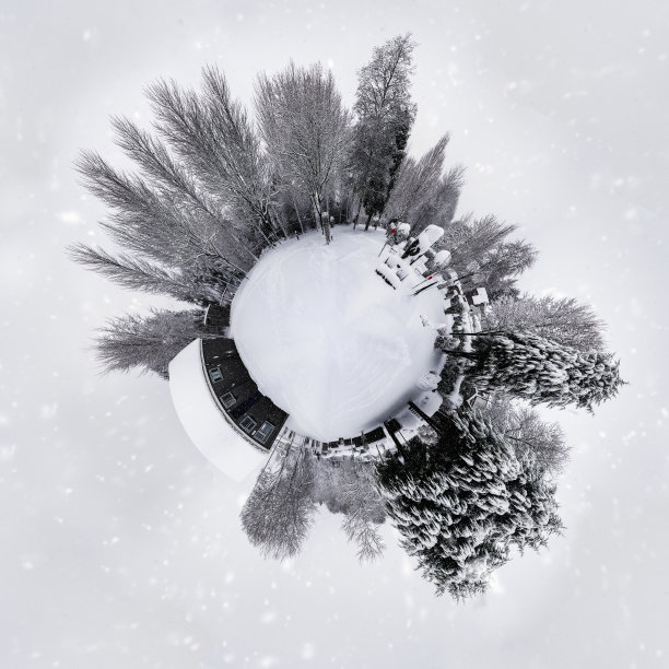 一个户外公园的小星球全景图图片下载