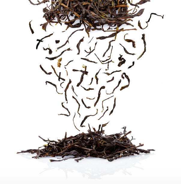 一堆中国生茶孤立在白色图片下载