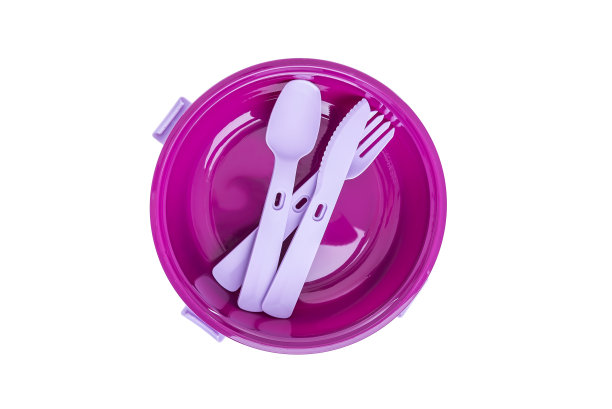 塑料盘子和餐具。图片下载