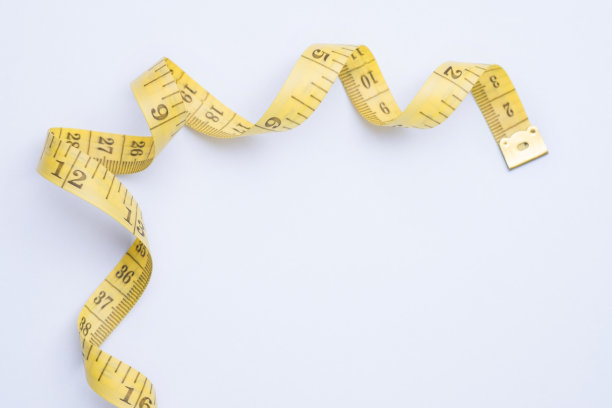 测量测量腰围的卷尺图片下载