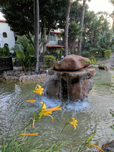 石头喷泉图片下载