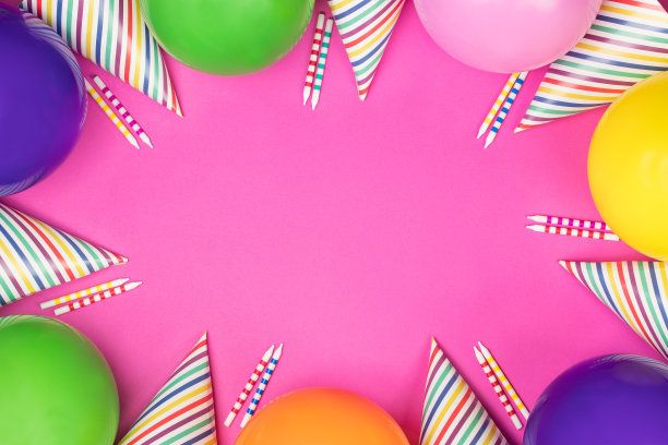 生日聚会组成粉红色的背景。顶部视图与复制空间。图片下载