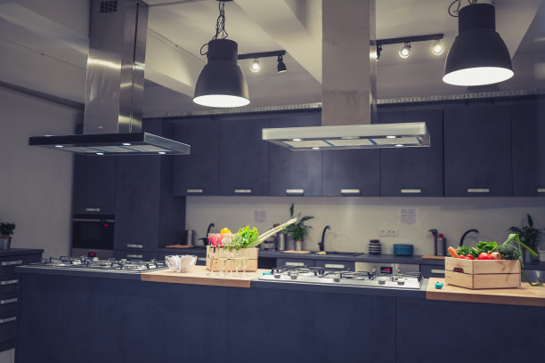 漂亮的大厨房和岛屿图片下载