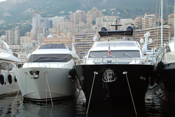 摩纳哥港的豪华游艇图片下载