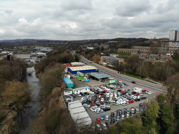 英国一座城市上空的航拍照片图片下载