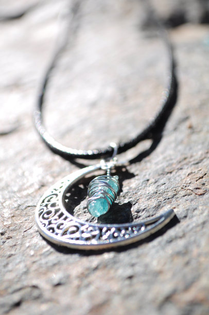 月亮的孩子图片下载