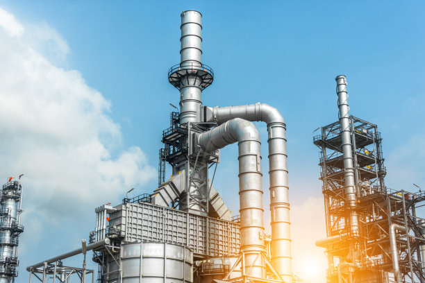 工业园区。石油和天然气炼制工业工厂。图片下载