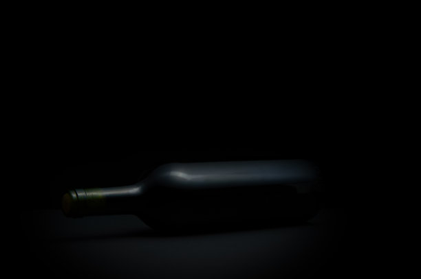 一瓶酒图片下载