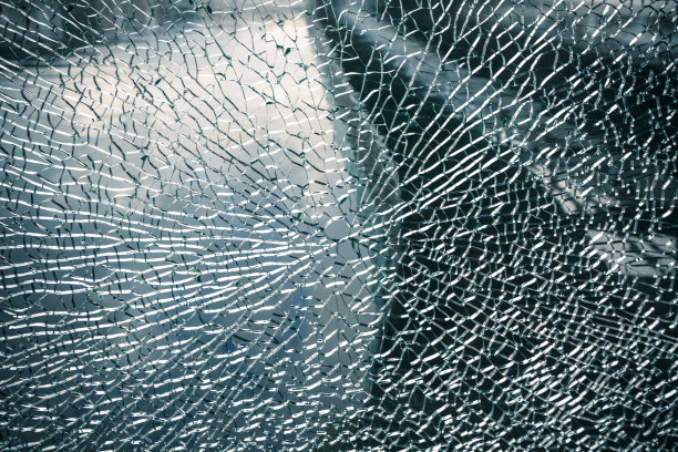 破碎的窗户破碎的玻璃背景图片下载