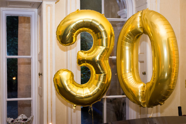 金色30岁生日气球图片下载