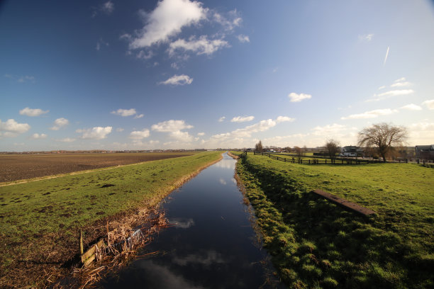 瓦丁克斯文和莫尔卡佩尔的小运河图片下载