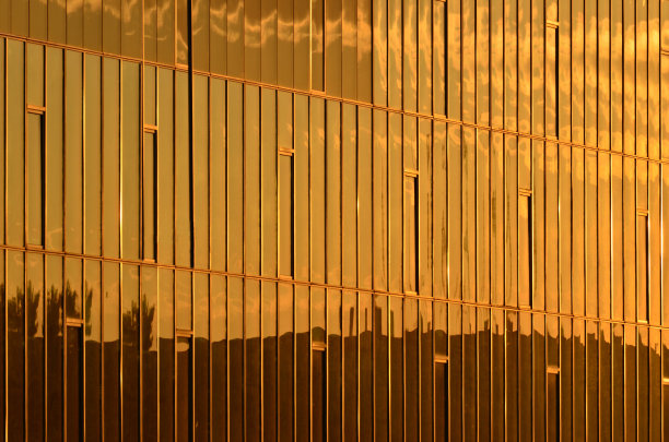 夕阳玻璃建筑墙壁阳光金色图片下载