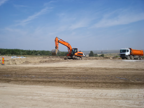 挖掘机和卡车图片下载