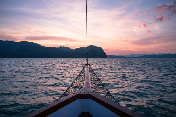 印度洋上航行时的宁静图片下载