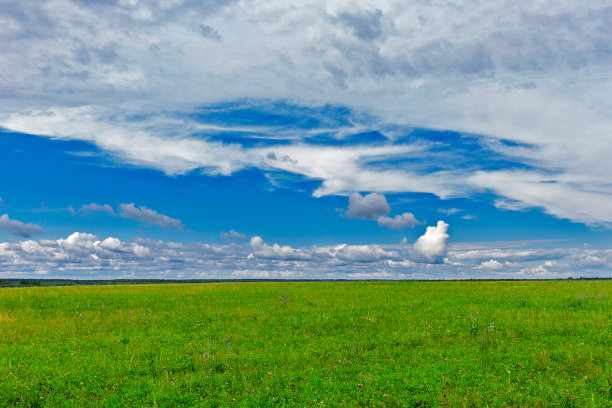 田野和天空图片下载