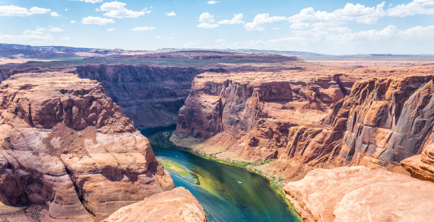 亚利桑那州的科罗拉多河。格伦峡谷和马蹄弯的悬崖图片下载