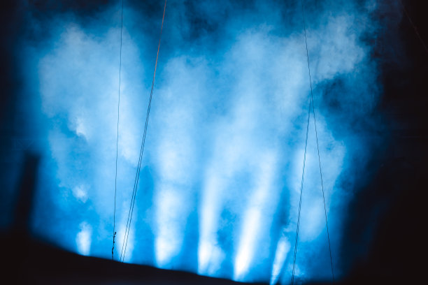 聚光灯在烟图片下载