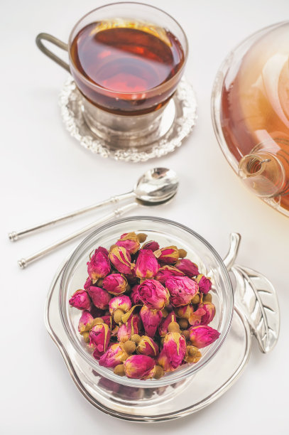 干玫瑰花蕾茶。来自云南的中国茶。Bi瞧春。复制的空间。从上往下看图片下载