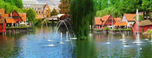 丹麦水上的户外咖啡馆。图片下载