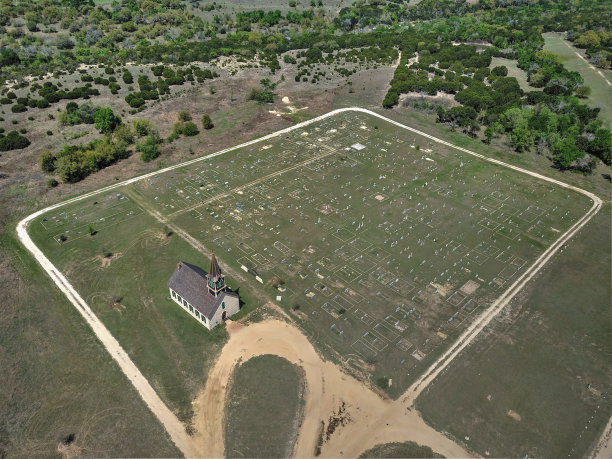 德克萨斯州一座古老教堂的鸟瞰图图片下载