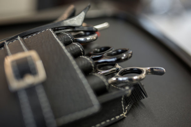 发型师设备在黑色伊特伊图片下载