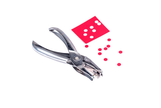 打孔机孤立白色背景。图片下载