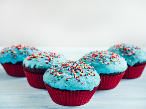 绿松石釉节日纸杯蛋糕图片下载