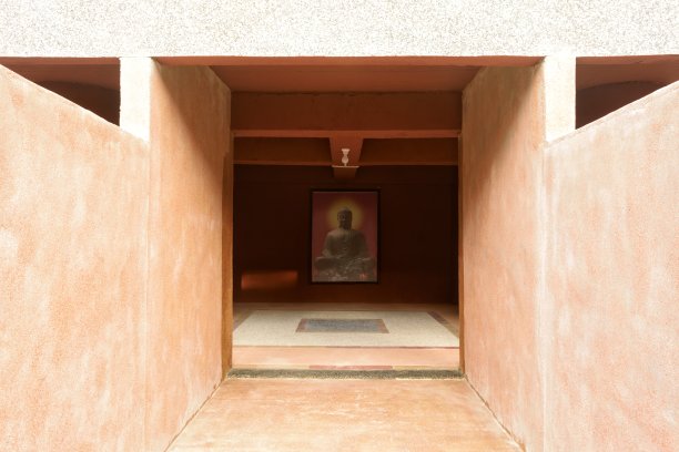 房间里的佛教绘画图片下载