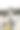 父亲抱着孩子和女儿在外面玩耍图片下载