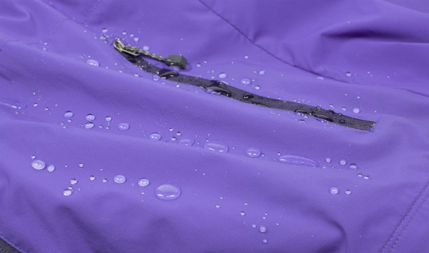 防水剂涂层防水剂耐久面料防水剂防水外套。带有水滴的防水膜。图片下载