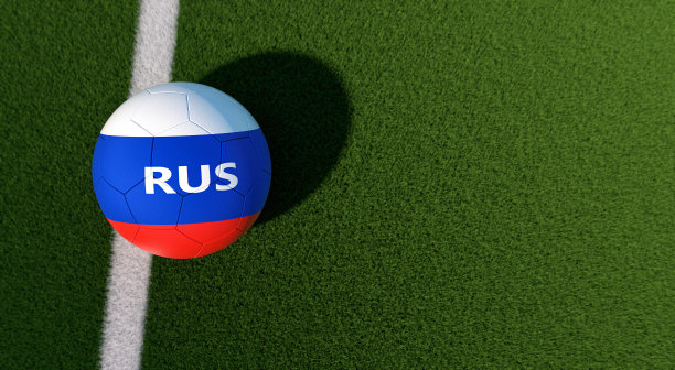 在足球场上的俄罗斯国旗颜色的足球。复制右边的空间图片下载